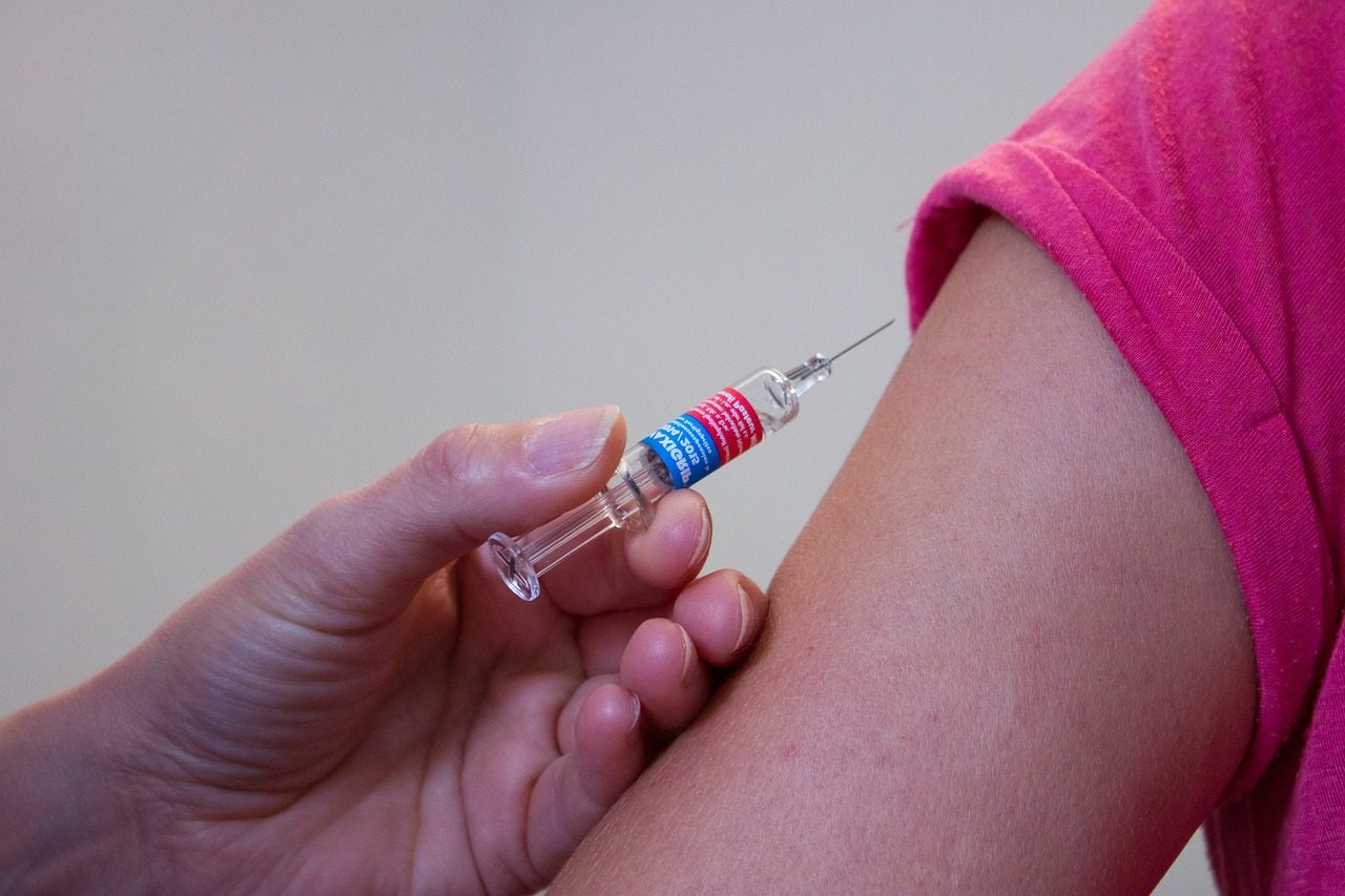 vaccination, doctor, injection-1215279.jpg